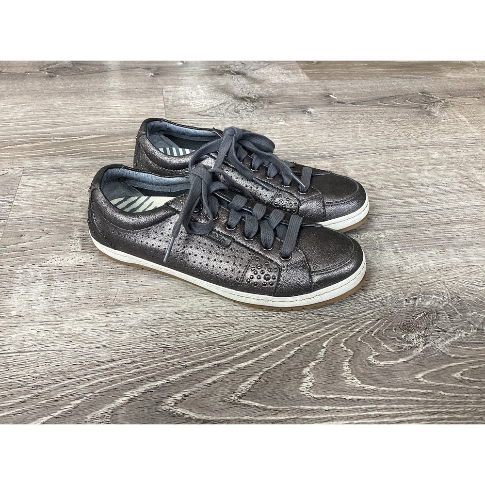 Taos Freedom Silver Leather Shoes Womens Size 7 Casual Low Top Comfort Sneakers